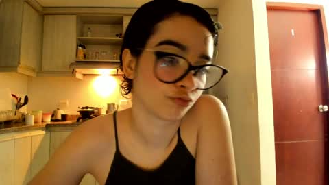 Lunna online show from April 12, 2026, 12:37 am