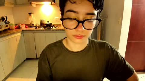 Snapshot of petitee_lunna chatting on June 8, 2026, 1:28 am Lunna online show from June 8, 2026, 1:28 am