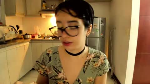 Snapshot of petitee_lunna chatting on June 11, 2026, 12:54 am Lunna online show from June 11, 2026, 12:54 am