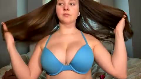 Bella online show from June 26, 2026, 7:07 pm