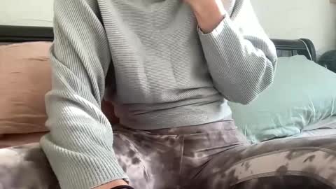 Snapshot of petitegirlypop chatting on February 19, 2025, 9:58 pm petitegirlypop online show from February 19, 2025, 9:58 pm