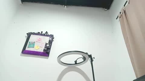 danna online show from March 5, 2025, 4:02 am