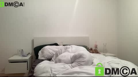 lara online show from December 21, 2025, 4:36 pm