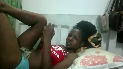 petitesweetchiq online show from September 15, 2025, 11:38 pm