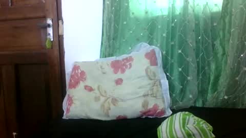 petitesweetchiq online show from September 19, 2025, 11:22 am