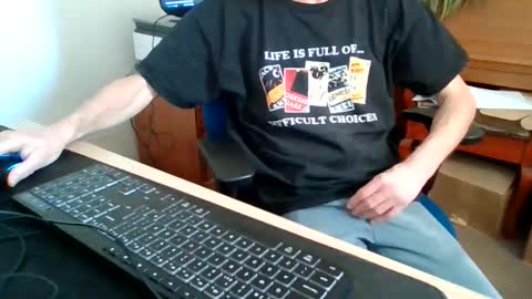 petitwilly online show from March 19, 2026, 9:35 am