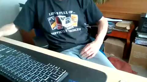 Snapshot of petitwilly chatting on June 15, 2026, 9:00 am petitwilly online show from June 15, 2026, 9:00 am