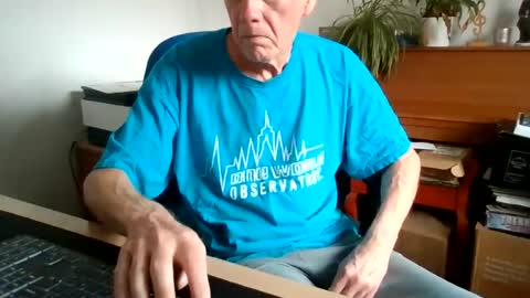 Snapshot of petitwilly chatting on June 18, 2026, 9:58 am petitwilly online show from June 18, 2026, 9:58 am
