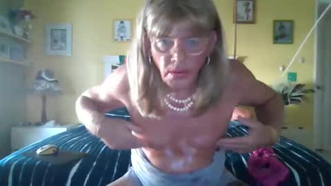 petracd57 online show from December 3, 2025, 9:46 pm