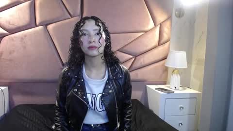 Snapshot of pettymoon chatting on October 18, 2025, 11:44 am Moon online show from October 18, 2025, 11:44 am