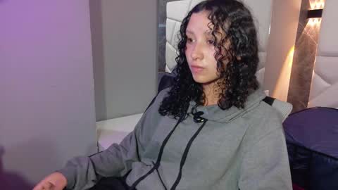 Snapshot of pettymoon chatting on November 22, 2025, 11:09 am Moon online show from November 22, 2025, 11:09 am