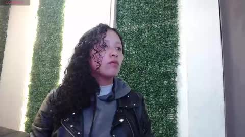 Snapshot of pettymoon chatting on November 27, 2025, 11:23 am Moon online show from November 27, 2025, 11:23 am