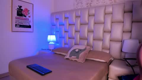 Peyton online show from November 9, 2025, 12:25 pm