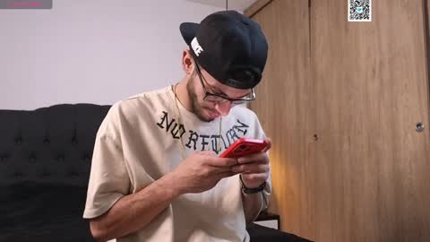 Snapshot of phantom_bigger1 chatting on January 8, 2025, 11:43 am phantom_bigger1 online show from January 8, 2025, 11:43 am