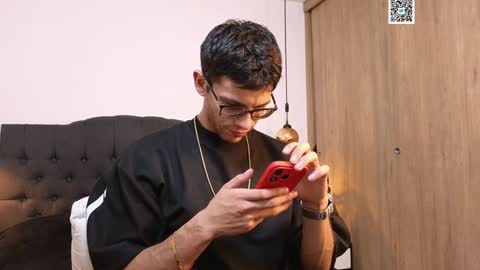 Snapshot of phantom_bigger1 chatting on January 17, 2025, 4:57 pm phantom_bigger1 online show from January 17, 2025, 4:57 pm