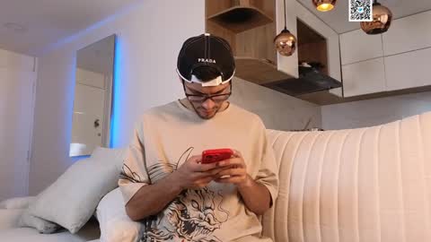 Snapshot of phantom_bigger1 chatting on February 3, 2025, 12:25 pm phantom_bigger1 online show from February 3, 2025, 12:25 pm