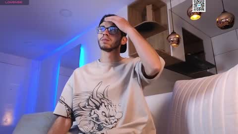 Snapshot of phantom_bigger1 chatting on February 4, 2025, 10:54 am phantom_bigger1 online show from February 4, 2025, 10:54 am