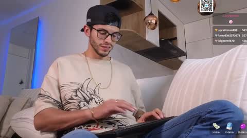 Snapshot of phantom_bigger1 chatting on February 4, 2025, 8:06 pm phantom_bigger1 online show from February 4, 2025, 8:06 pm