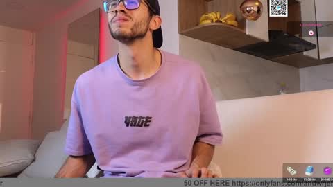 Snapshot of phantom_bigger1 chatting on February 6, 2025, 11:32 am phantom_bigger1 online show from February 6, 2025, 11:32 am