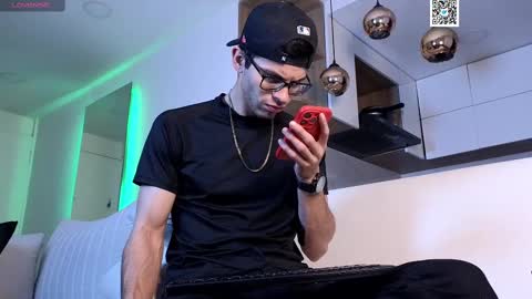 Snapshot of phantom_bigger1 chatting on February 13, 2025, 11:17 am phantom_bigger1 online show from February 13, 2025, 11:17 am