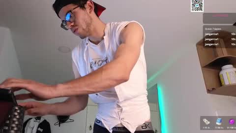 Snapshot of phantom_bigger1 chatting on February 19, 2025, 5:38 pm phantom_bigger1 online show from February 19, 2025, 5:38 pm