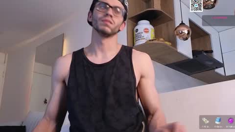 Snapshot of phantom_bigger1 chatting on February 24, 2025, 12:26 pm phantom_bigger1 online show from February 24, 2025, 12:26 pm