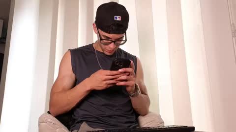 Snapshot of phantom_bigger1 chatting on September 9, 2025, 12:37 pm phantom_bigger1 online show from September 9, 2025, 12:37 pm