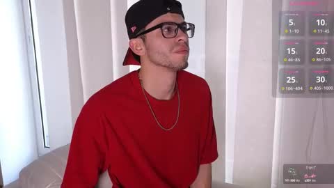 Snapshot of phantom_bigger1 chatting on September 17, 2025, 1:35 pm phantom_bigger1 online show from September 17, 2025, 1:35 pm