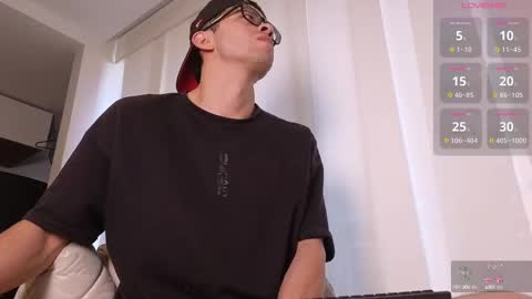 Snapshot of phantom_bigger1 chatting on September 21, 2025, 1:02 pm phantom_bigger1 online show from September 21, 2025, 1:02 pm