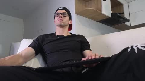 Snapshot of phantom_bigger1 chatting on October 10, 2025, 1:10 pm phantom_bigger1 online show from October 10, 2025, 1:10 pm