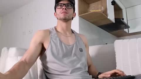 Snapshot of phantom_bigger1 chatting on October 13, 2025, 3:34 pm phantom_bigger1 online show from October 13, 2025, 3:34 pm