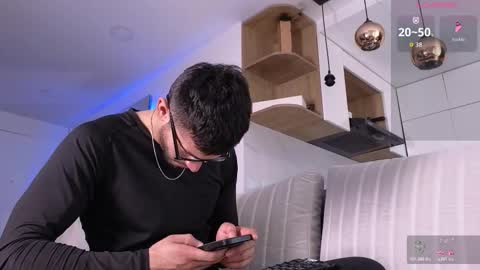 Snapshot of phantom_bigger1 chatting on October 29, 2025, 1:46 pm phantom_bigger1 online show from October 29, 2025, 1:46 pm