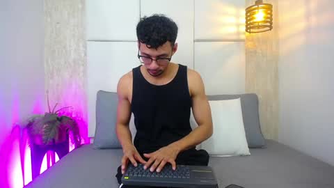 Snapshot of philip_collins chatting on May 30, 2026, 1:25 am Milo online show from May 30, 2026, 1:25 am