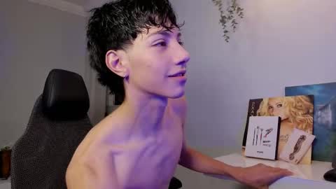 Snapshot of philipe_moonlight_ chatting on April 23, 2026, 5:19 am Phil. INDEPENDENT MODEL online show from April 23, 2026, 5:19 am
