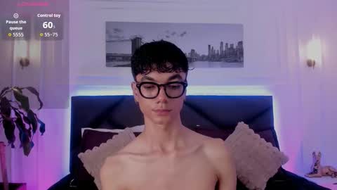 Snapshot of phillicious_ chatting on November 1, 2025, 10:23 pm Phillip online show from November 1, 2025, 10:23 pm