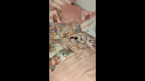 Snapshot of philos1979 chatting on May 2, 2026, 11:43 pm philos1979 online show from May 2, 2026, 11:43 pm