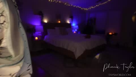 PHOENIX TAYLOR online show from November 7, 2025, 2:44 am