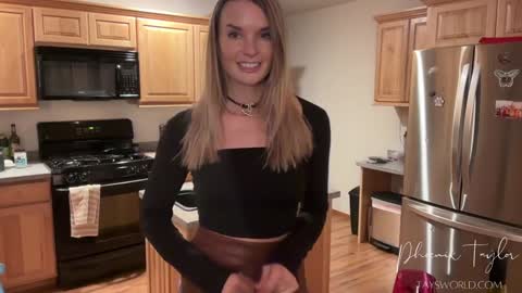 PHOENIX TAYLOR online show from February 6, 2026, 3:33 am