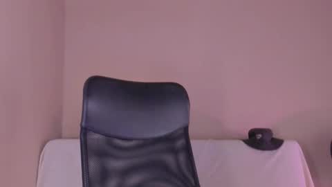 Snapshot of phoenixx_x chatting on March 26, 2026, 9:42 pm phoenixx_x online show from March 26, 2026, 9:42 pm