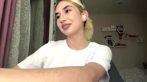 Snapshot of phylissrzucidlo chatting on July 11, 2026, 8:33 pm Laura online show from July 11, 2026, 8:33 pm