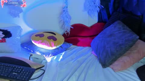 Snapshot of piafisher_ chatting on February 2, 2025, 2:06 am PIA FISHER online show from February 2, 2025, 2:06 am