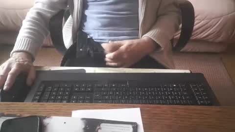 Snapshot of piavola chatting on May 4, 2026, 11:17 am piavola online show from May 4, 2026, 11:17 am