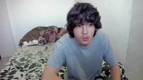 picaszomilos350 online show from November 21, 2025, 11:20 am