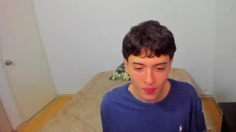 picaszomilos350 online show from March 28, 2026, 5:18 am