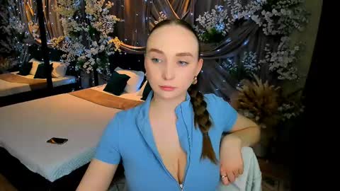 Snapshot of pieceofinspiration chatting on March 11, 2025, 10:20 pm Emelie online show from March 11, 2025, 10:20 pm