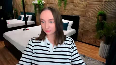 Snapshot of pieceofinspiration chatting on October 2, 2025, 10:22 am Emelie online show from October 2, 2025, 10:22 am