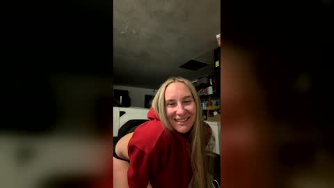 piercedsahm online show from June 1, 2026, 5:53 am