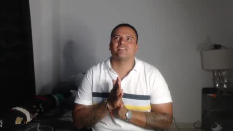 pikoro_gomez online show from December 17, 2024, 1:18 am