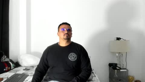 pikoro_gomez online show from November 24, 2025, 1:16 am