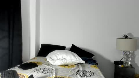 pikoro_gomez online show from December 17, 2025, 1:22 am